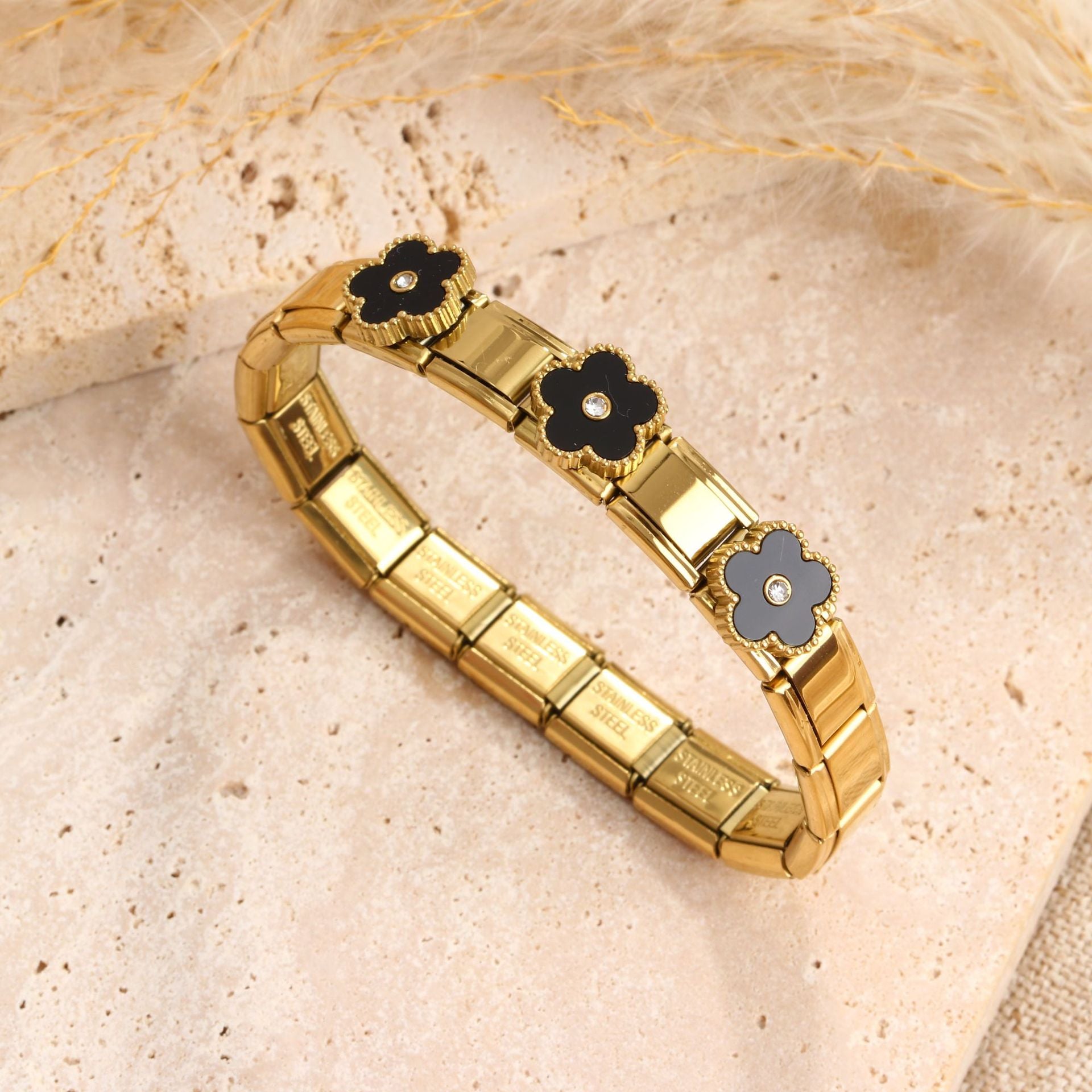 CSZ fashion flower stainless steel bracelet female three-dimensional fritillary four-leaf clover titanium steel bracelet