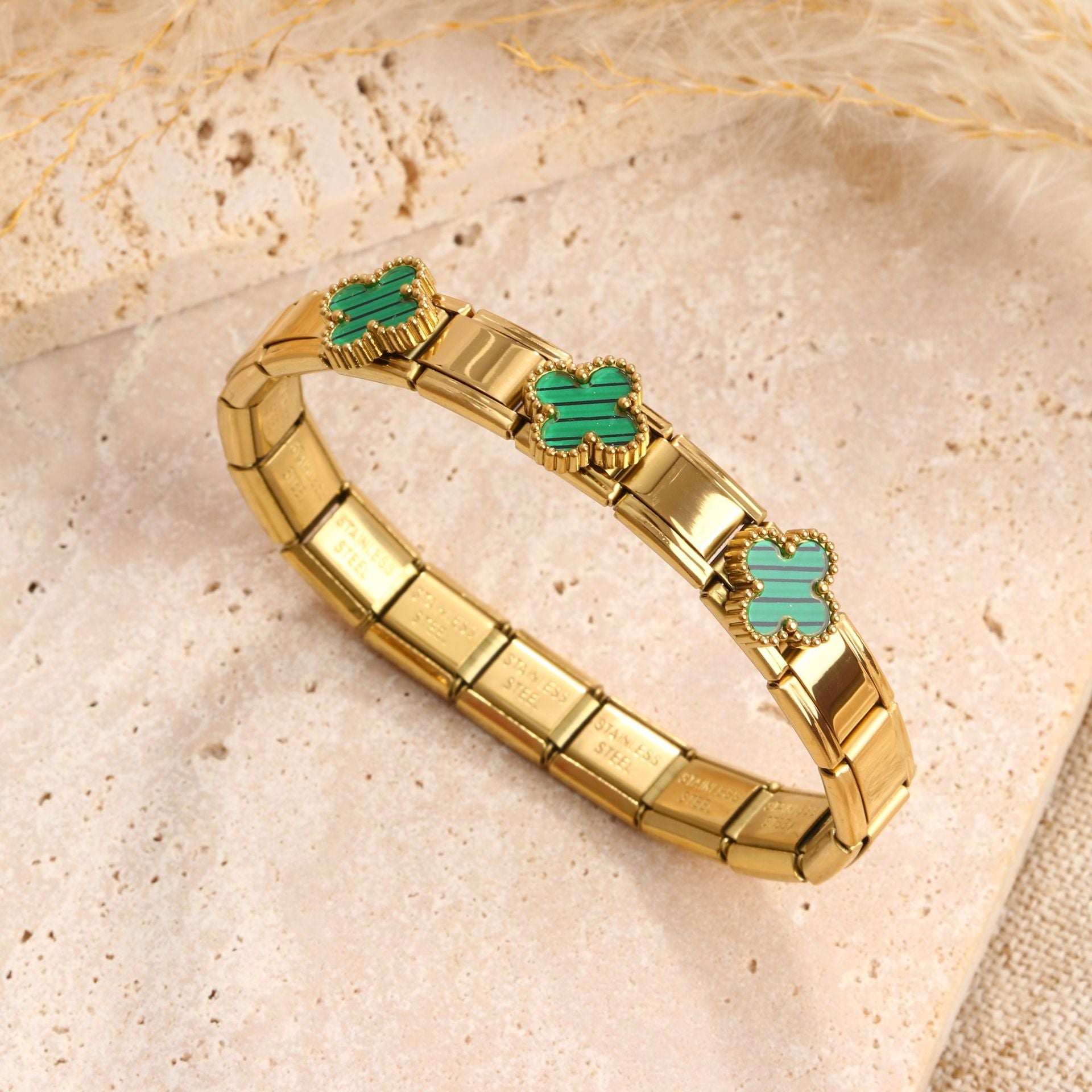 CSZ fashion flower stainless steel bracelet female three-dimensional fritillary four-leaf clover titanium steel bracelet