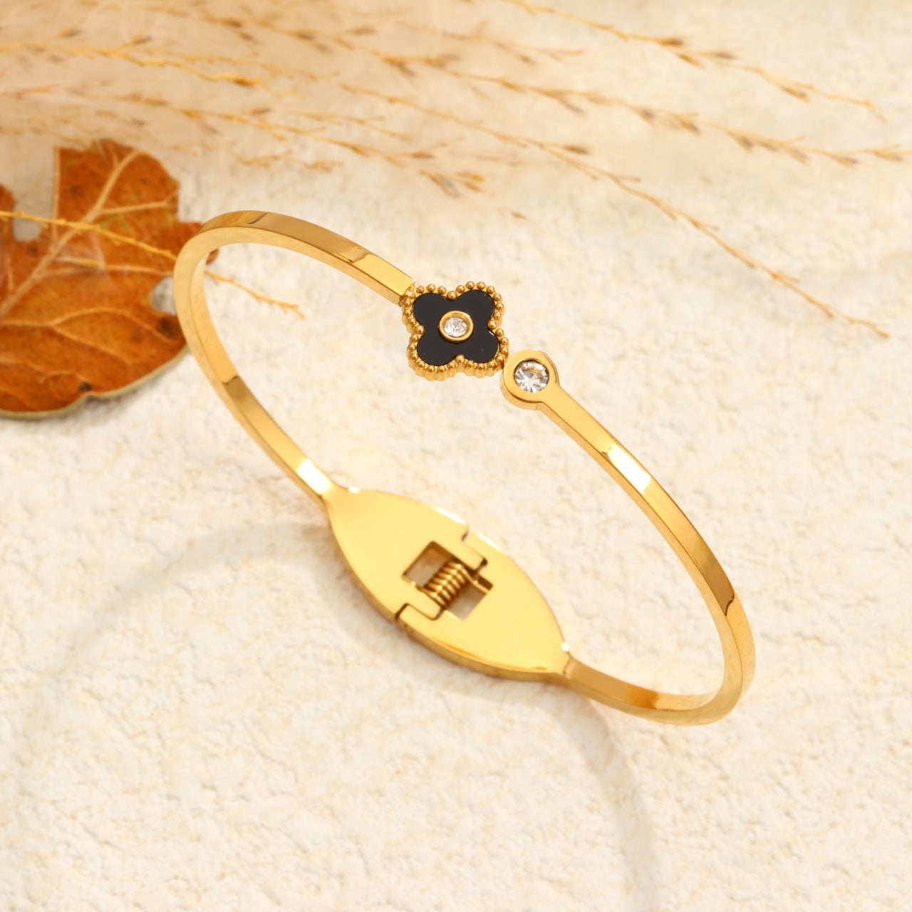 CSZ explosive titanium steel four-leaf clover spring opening bracelet fashionable versatile inlaid fritillary bracelet stainless steel bracelet