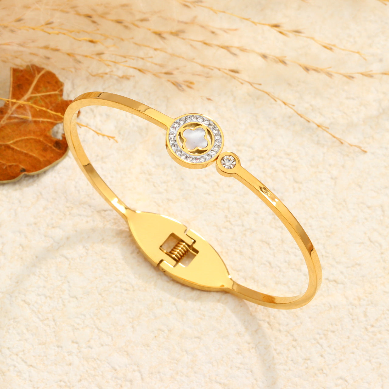 CSZ explosive titanium steel four-leaf clover spring opening bracelet fashionable versatile inlaid fritillary bracelet stainless steel bracelet