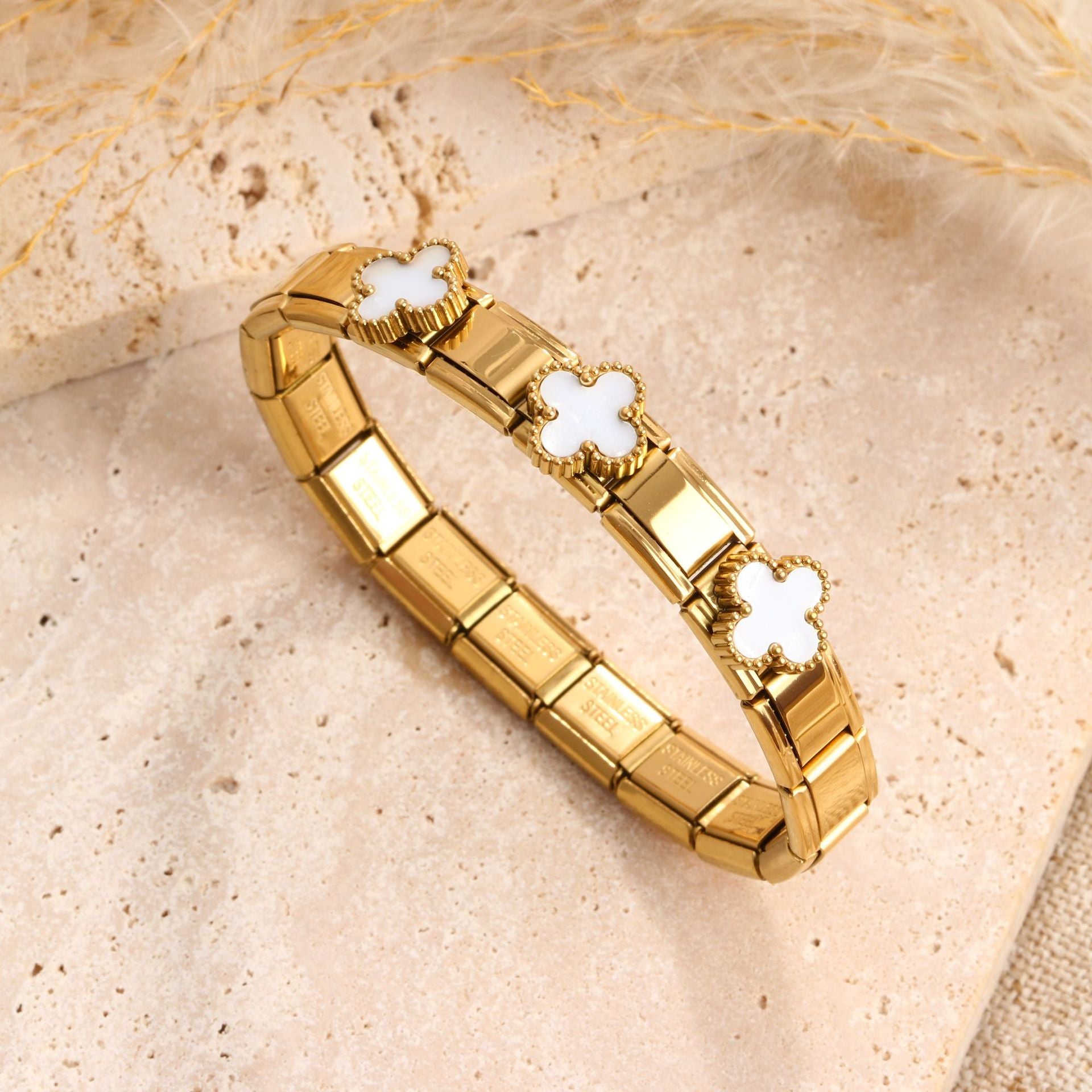 CSZ fashion flower stainless steel bracelet female three-dimensional fritillary four-leaf clover titanium steel bracelet