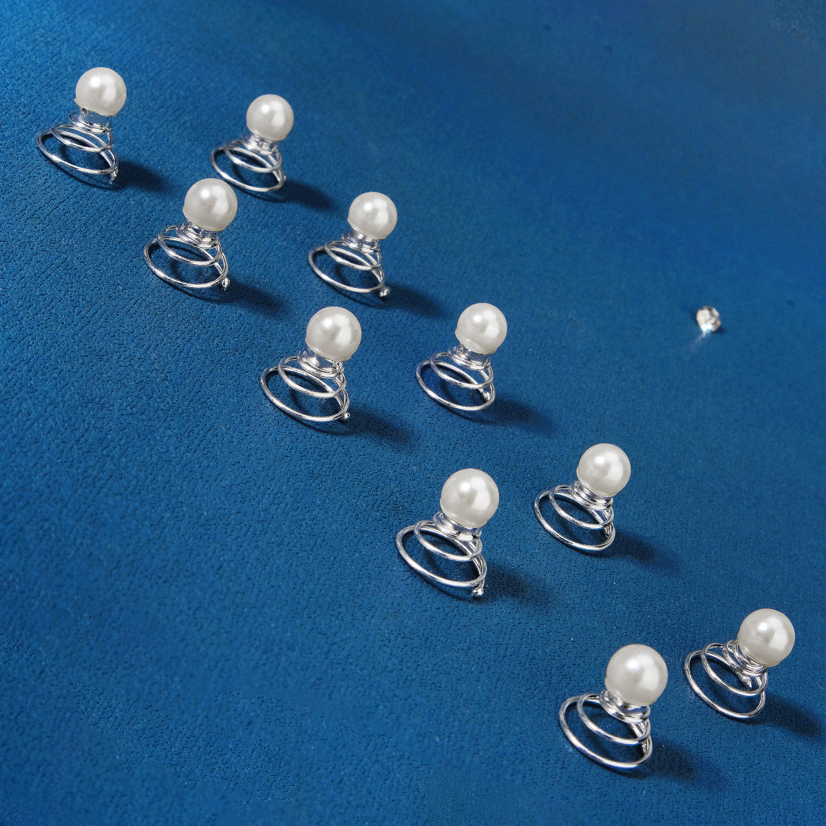 CFQ Japanese and Korean headgear, ball head grab clip, hair accessory, children's braided hairpin, daily versatile pearl snail buckle spiral hairpin.