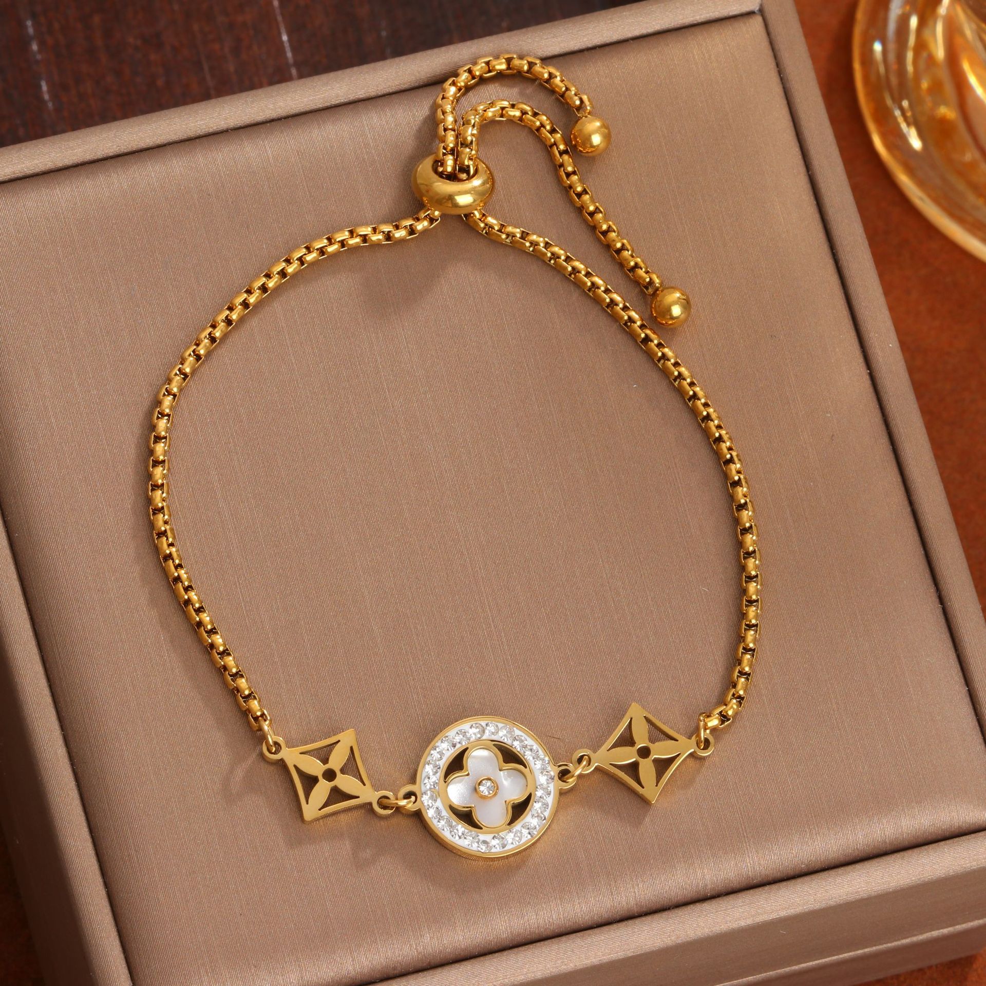 CSL Fashion Classic Titanium Steel Color Retaining Four Leaf Flower Diamond Bracelet Versatile Temperament Necklace 2025 New Niche
