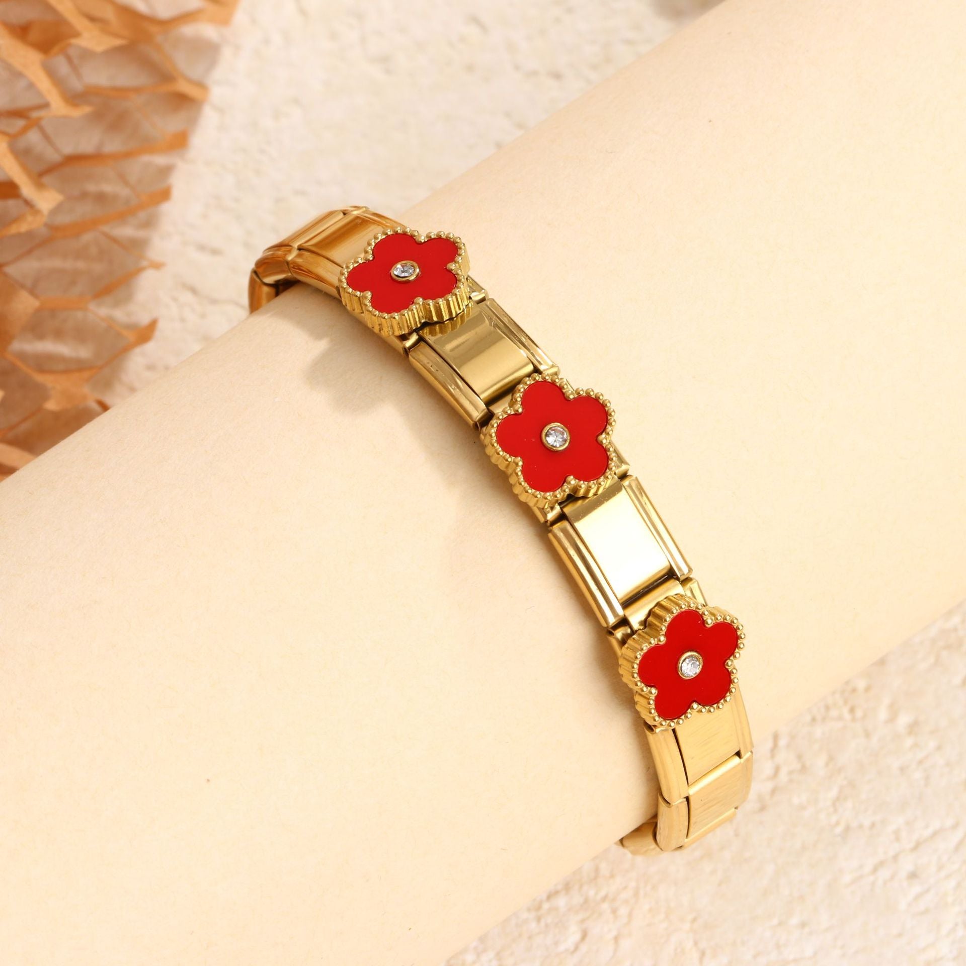 CSZ fashion flower stainless steel bracelet female three-dimensional fritillary four-leaf clover titanium steel bracelet