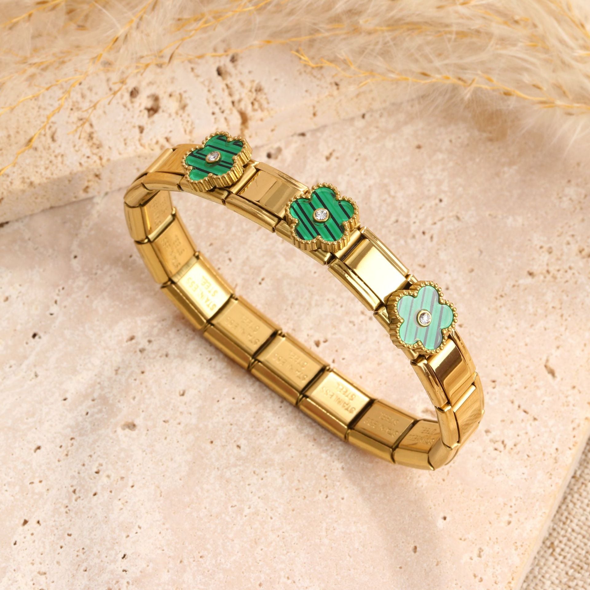 CSZ fashion flower stainless steel bracelet female three-dimensional fritillary four-leaf clover titanium steel bracelet